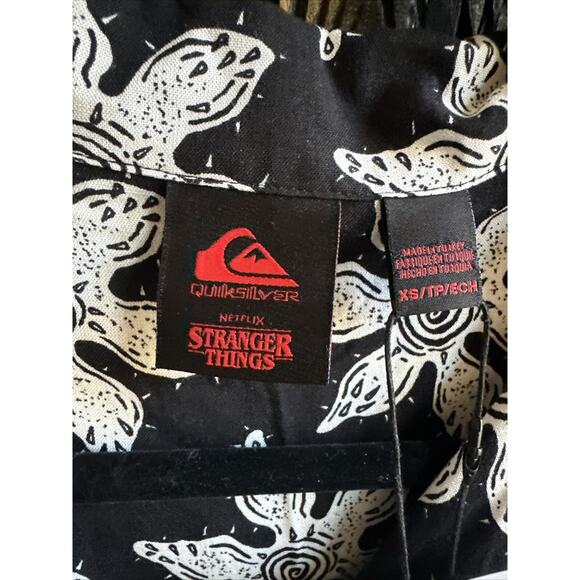 Quicksilver X Stranger Things Shirt Men's Size XS ButtonUp Short Sleeve Netflix - Picture 5 of 9